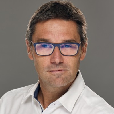 VF Corporation — Vans, The North Face 1,265개 매장의 옴니채널 혁신